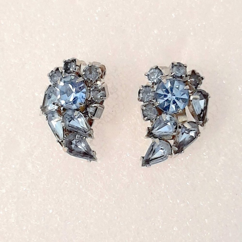 Vintage Blue Pronged Rhinestone Clip Earrings Semi Colon Shape Silver Tone 1950'